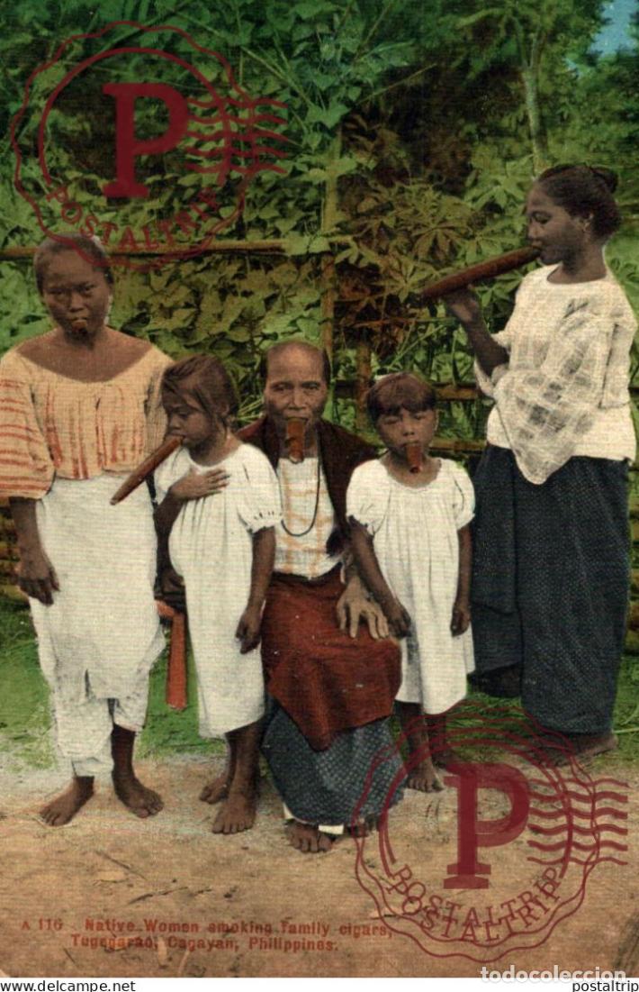 Postais: FILIPINAS. PHILIPPINES. NATIVE WOMEN SMOKING FAMILY CIGARS.
