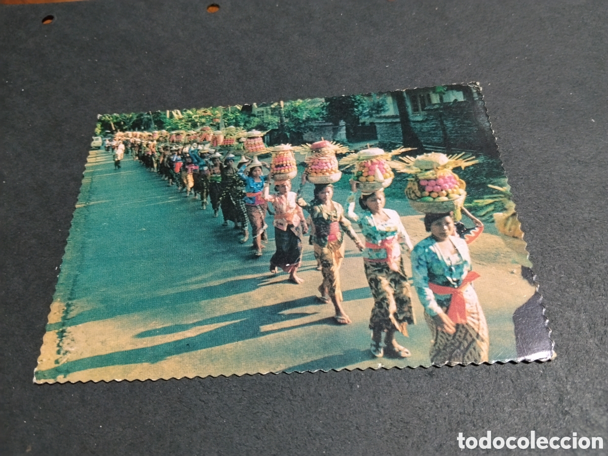 Postales: Postal mujeres de Bali,cestas con frutas