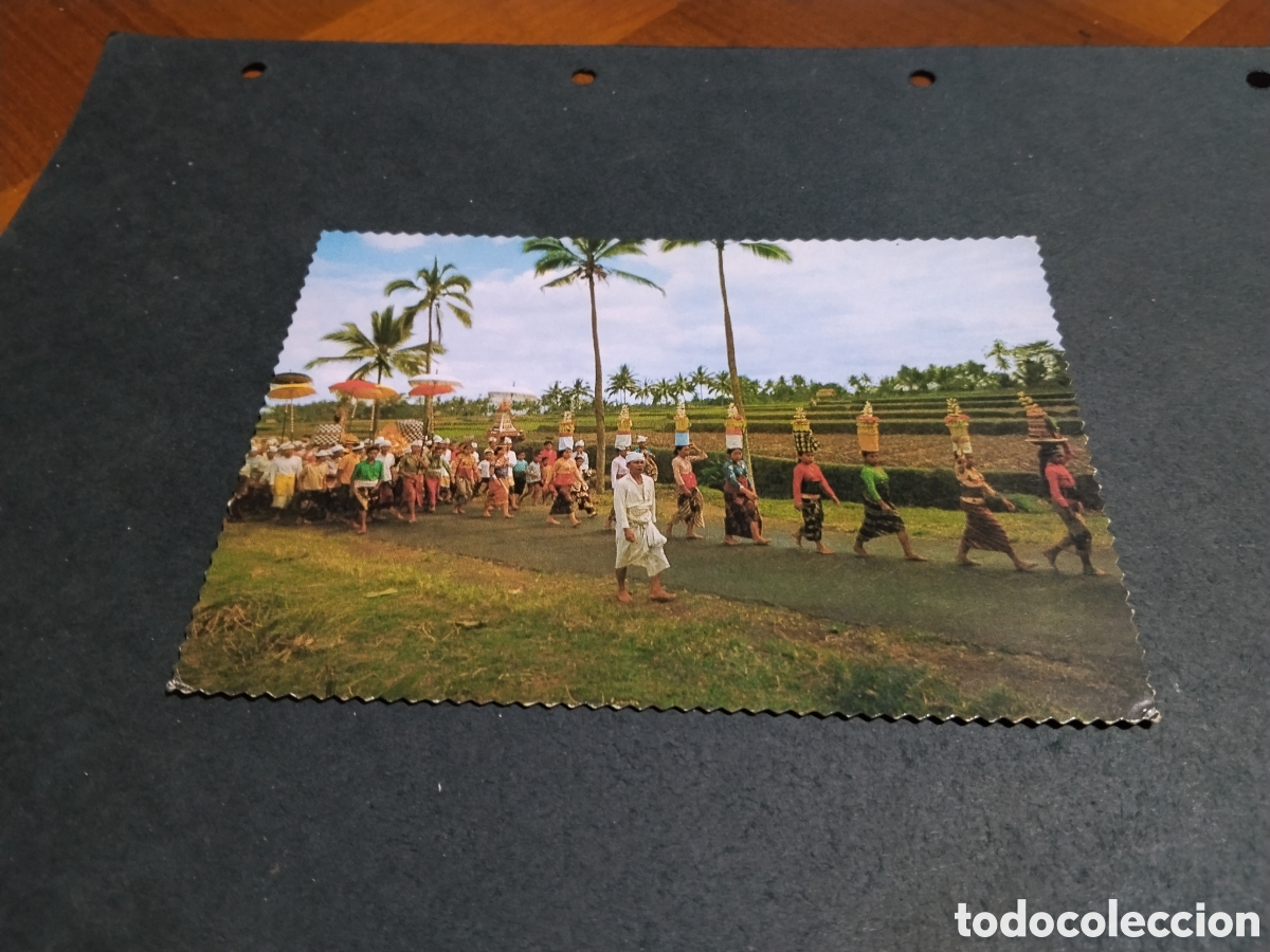 Postales: Postal Balineses procesi&oacute;n ofrenda