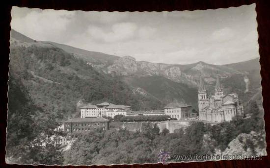 Postais: ANTIGUA FOTO POSTAL DE COVADONGA - ASTURIAS - VISTA GENERAL - ED. GARCIA GARRABELLA - NO CIRCULADA.