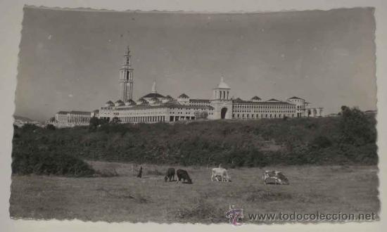 Postcards: ANTIGUA FOTO POSTAL DE GIJON - ASTURIAS - UNIVERSIDAD LABORAL - ED. ARRIBAS - NO CIRCULADA.