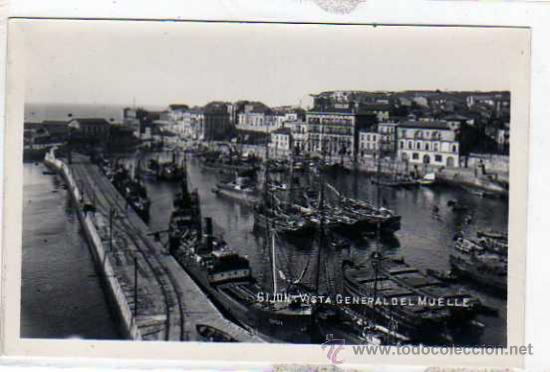 Postcards: Gijon. Acabado fotogr&aacute;fico. Vista general del muelle.  Sin circular.