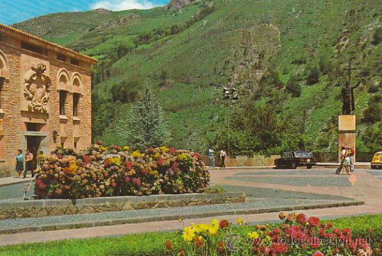 Postales: Covadonga, esplanada de la Basilica - Foto 1