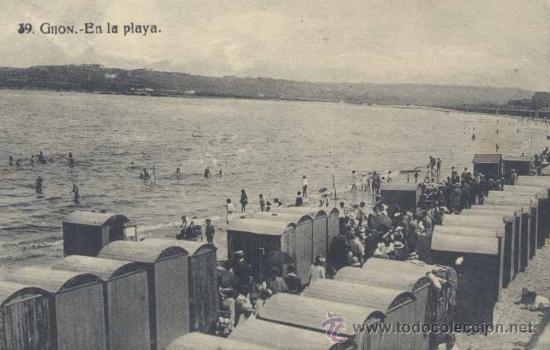Postales: GIJ&Oacute;N (ASTURIAS).- EN LA PLAYA - Foto 1