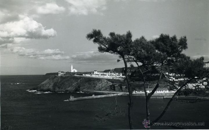Postales: Luarca, entrada al Puerto. Ediciones G&oacute;mez - Foto 1