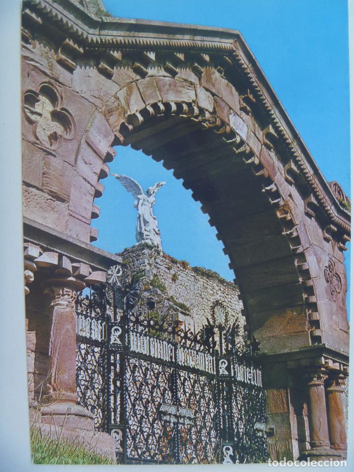 Postales: POSTAL DE COMILLAS ( SANTANDER ): PUERTA DEL CEMENTERIO - Foto 1