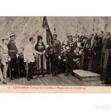 Postales: COVADONGA.(ASTURIAS).- ENTREGA DE LA BANDERA AL REGIMIENTO DE COVADONGA, ALFONSO XIII.. Lote 191009623