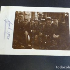 Postales: GIJON ASTURIAS GRUPO DE AMIGOS EN LA PLAYA POSTAL FOTOGRAFICA 1920. Lote 341812263