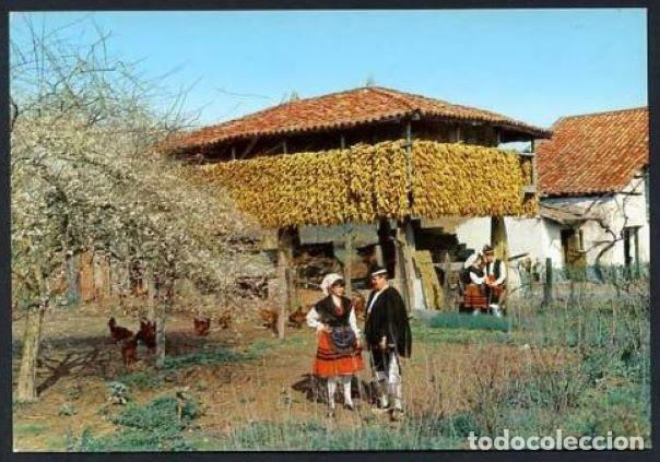 Cartes Postales: Asturias. *Folklore Astur. En la Quintana* Nueva.