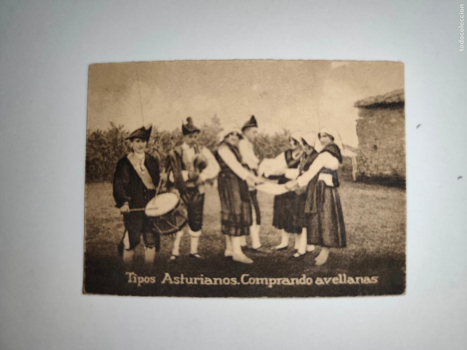 Postcards: POSTAL ORIGINAL DECADA DE LOS A&Ntilde;OS 30. TIPOS ASTURIANOS, COMPRANDO AVELLANAS. LEER DESCRIPCION