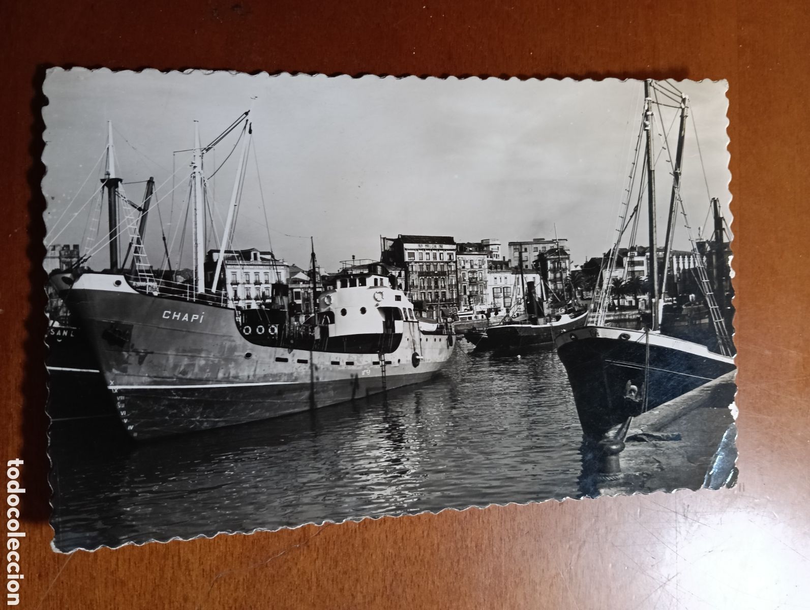 Postales: Postal de Gij&oacute;n, el muelle, ediciones AISA, circulada - Foto 1