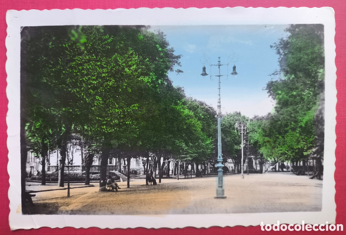 Postales: AVIL&Eacute;S PARQUE PASEO CENTRAL POSTAL FOTOGR&Aacute;FICA COLOREADA ASTURIAS C. 1955