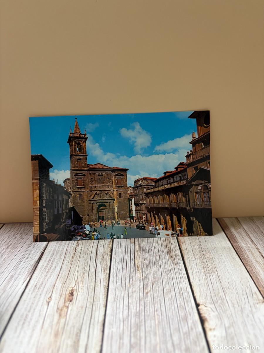 Postales: TARJETA POSTAL. OVIEDO. 31.- PLAZA MAYOR. IGLESIA DE SAN ISIDORO. EDICIONES ARRIBAS