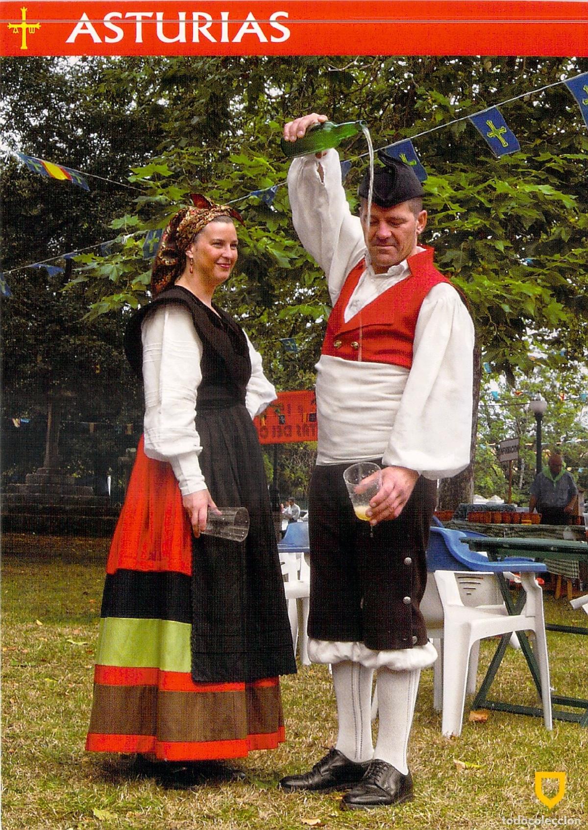 Postales: Postal de Asturias: Escanciando Sidra con Trajes Tradicionales