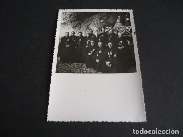 Postales: COVADONGA ASTURIAS PADRES PASIONISTAS ANTE LA VIRGEN POSTAL FOTOGRAFICA