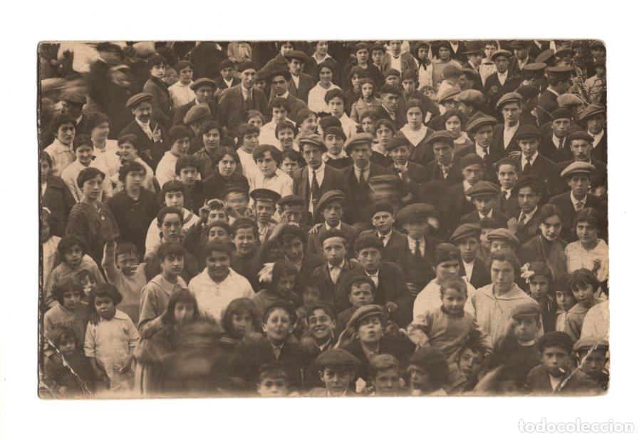 Postales: TRUBIA.- MASIVA CONCENTRACI&Oacute;N DE TRABAJADORES, FAMILIAS Y VECINOS, EMBLEM&Aacute;TICA F&Aacute;BRICA DE ARMAS