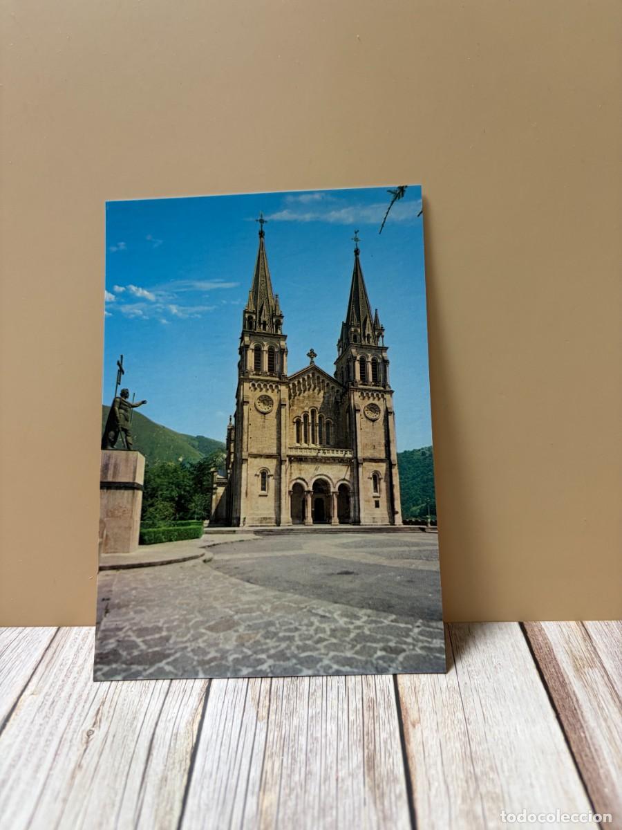 Postales: TARJETA POSTAL. OVIEDO. 89.- BAS&Iacute;LICA Y ESTATUA DEL REY DON PELAYO. EDICIONES ARRIBAS