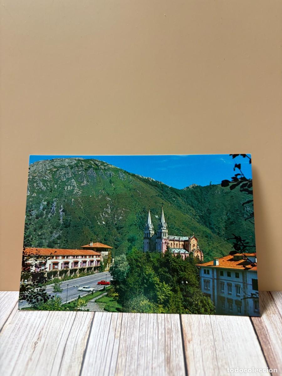 Postales: TARJETA POSTAL. ASTURIAS. 72.- COVADONGA. BAS&Iacute;LICA Y HOSPEDER&Iacute;A. EDICIONES ARRIBAS