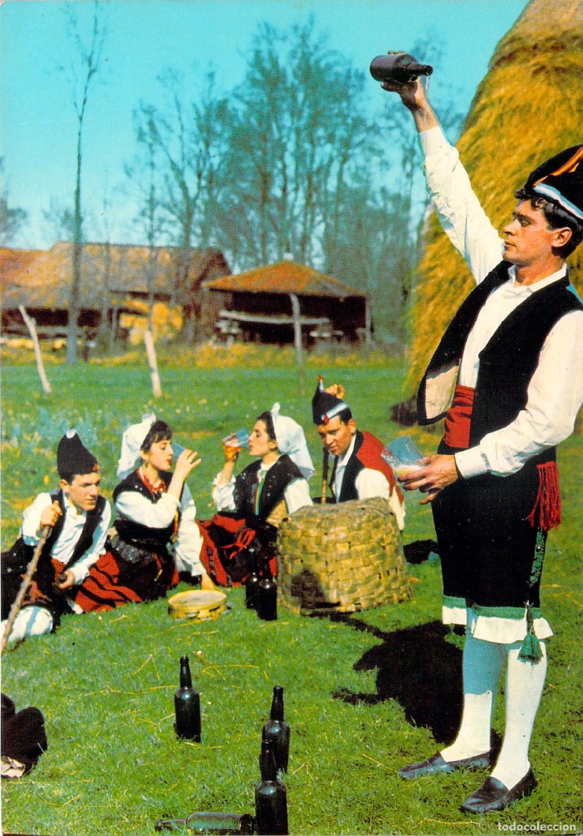 Postales: Postal Folklore Asturiano Escanciando Sidra en Traje T&iacute;pico