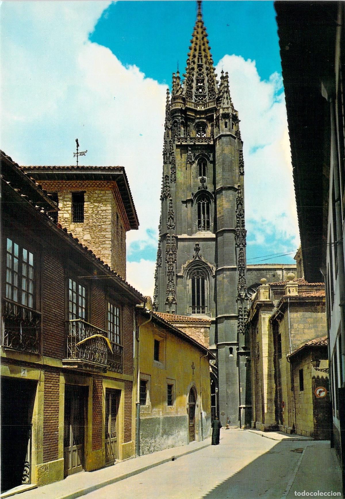 Postales: Postal de Oviedo: La Catedral y Calle de Santa Ana