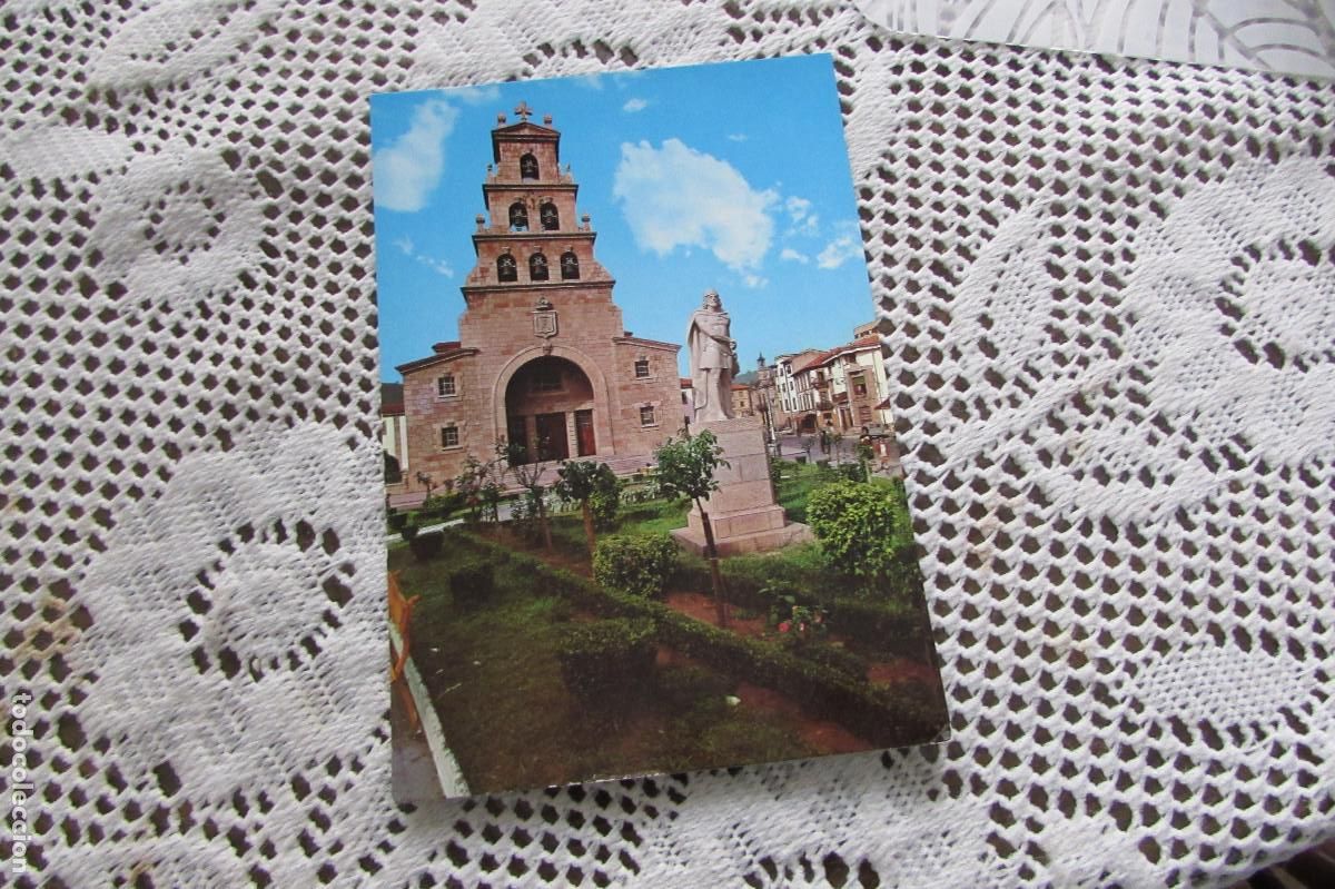 Postales: POSTAL- CANGAS DE ONIS.- N&ordm; 41, IGLESIA PARROQUIA Y ESTATUA DEL REY PELAYO