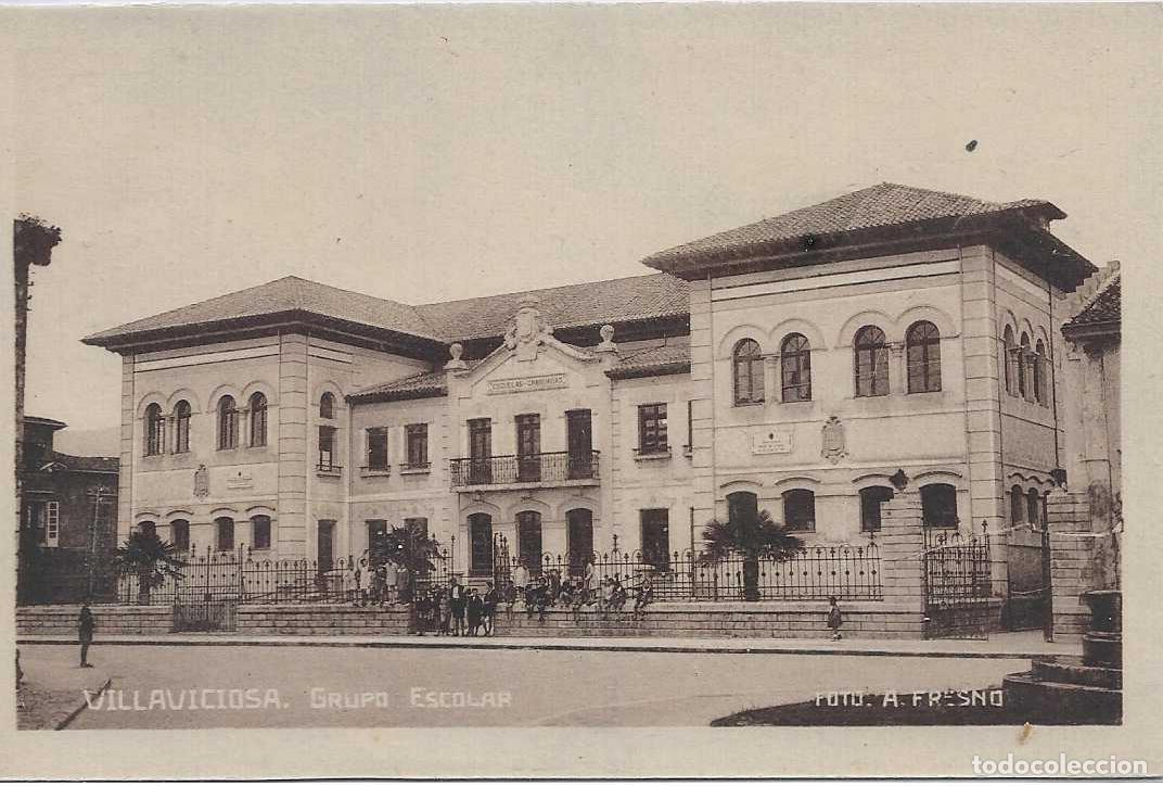 Postales: VILLAVICIOSA (ASTURIAS) - GRUPO ESCOLAR - SIN EDITOR