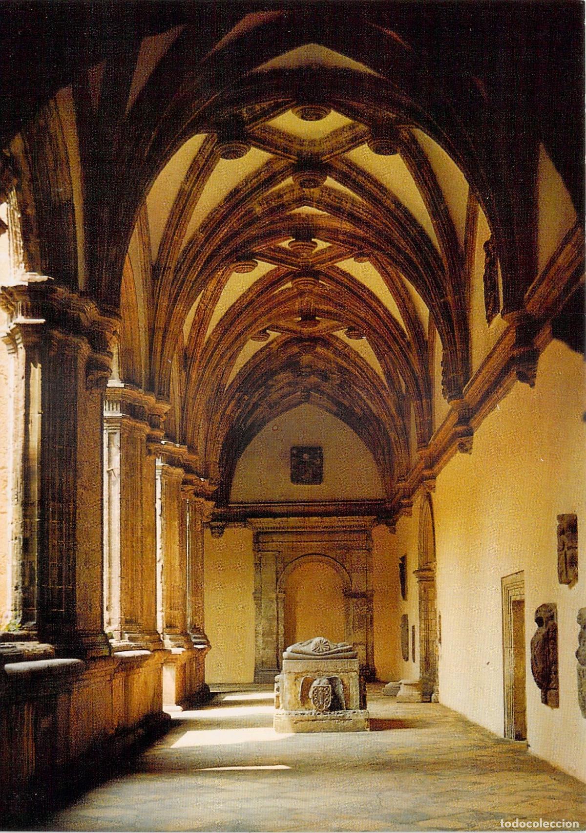 Postales: Postal de Oviedo, Claustro del Museo Arqueol&oacute;gico Provincial