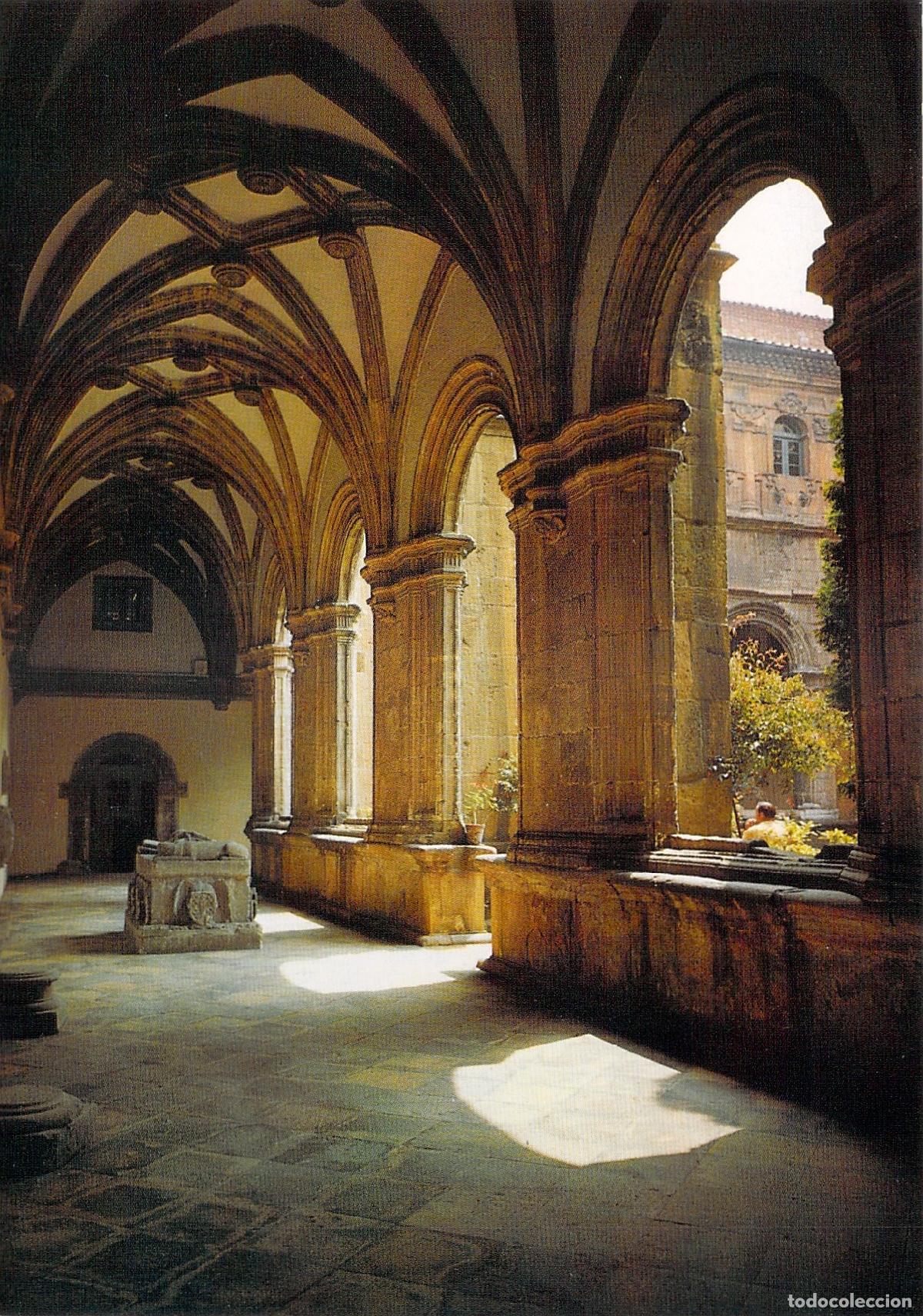 Postales: Postal de Oviedo - Claustro del Museo Arqueol&oacute;gico Provincial