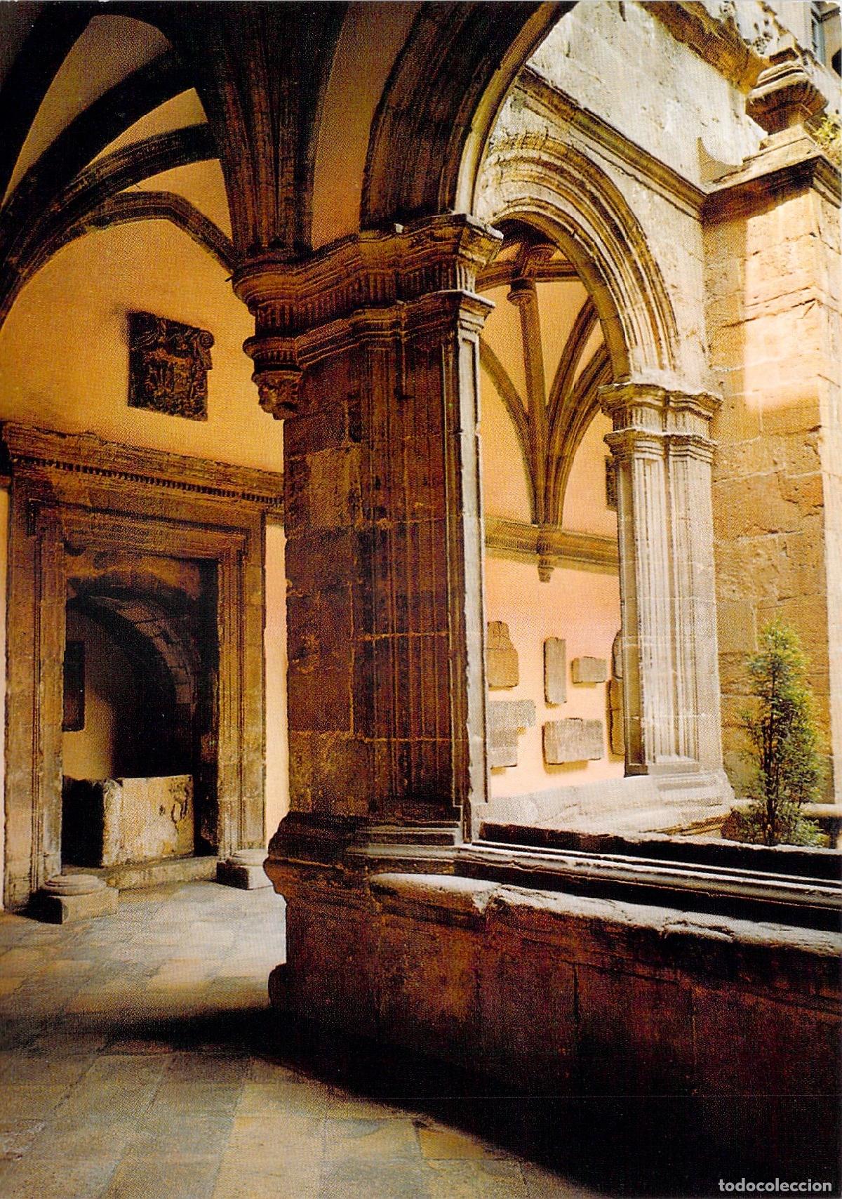 Postales: Postal de Oviedo - Claustro del Museo Arqueol&oacute;gico Provincial