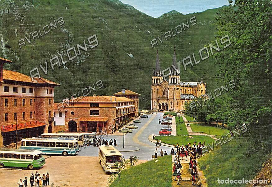 Postales: Hospeder&iacute;a y Bas&iacute;lica en Covadonga (Asturias) - Sin Circular - A&ntilde;os 60, con autocares de la &eacute;poca