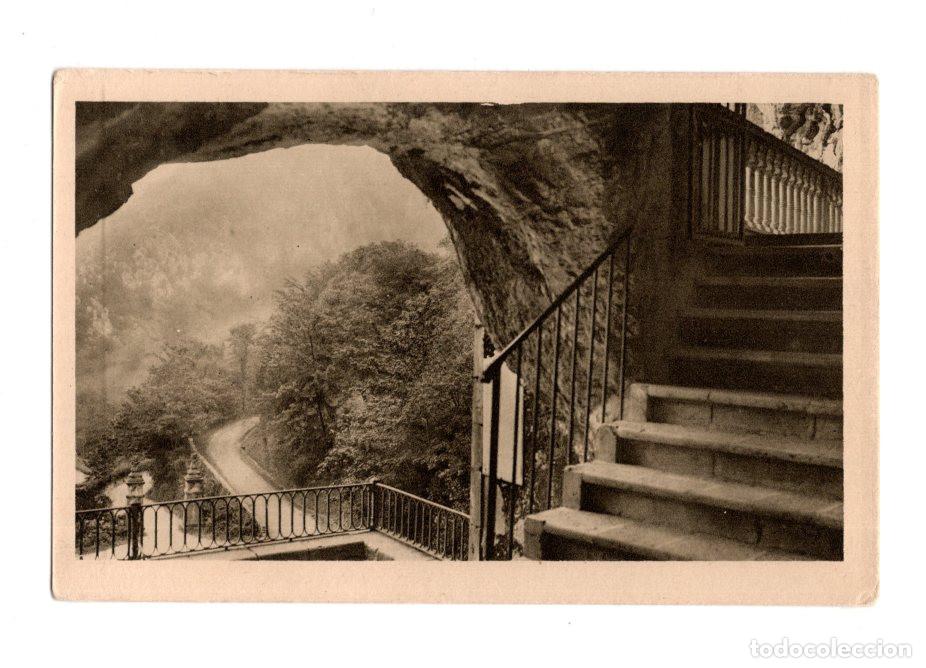 Postales: ASTURIAS.- COVADONGA.- LA SUBIDA A LA CUEVA.