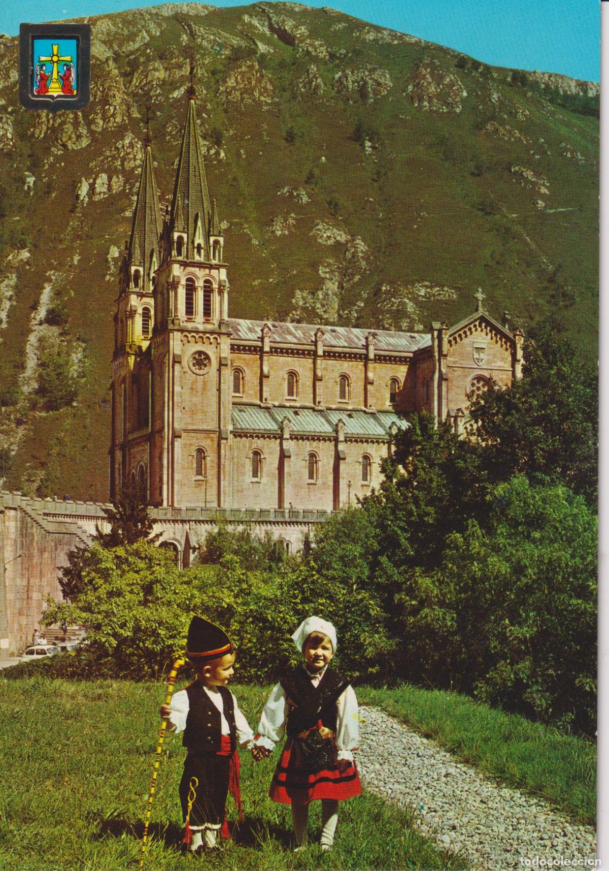 Postales: ASTURIAS, BAS&Iacute;LICA DE COVADONGA Y PAREJA DE ASTURIANINOS - ESCUDO DE ORO N&ordm;11 - S/C