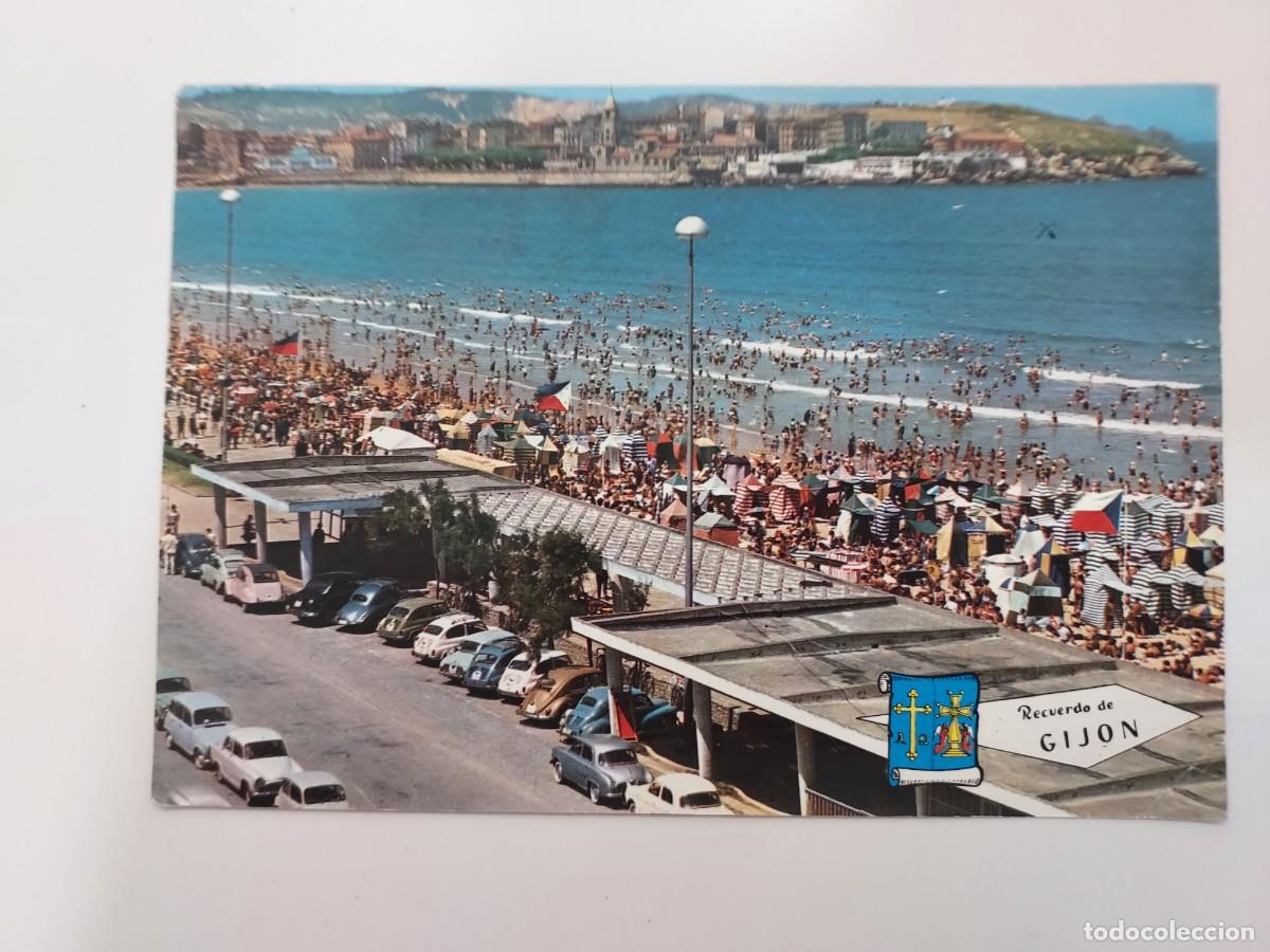 Postales: POSTAL GIJON PLAYA DE SAN LORENZO. 1966. CIRCULADA. PERGAMINO. Volkswagen escarabajo Seat 600