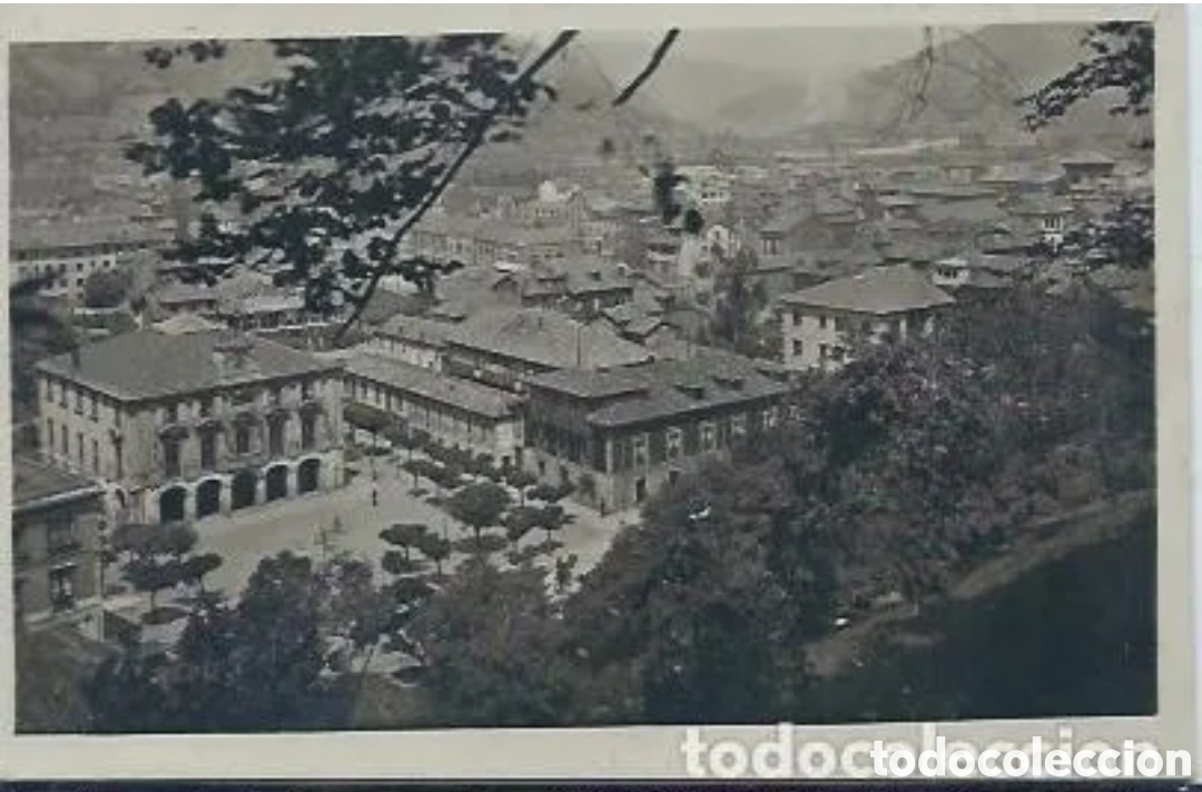 Postales: MIERES (ASTURIAS) - PLAZA DEL AYUNTAMIENTO Y VISTA PARCIAL - LIBRER&Iacute;A CULTURAL