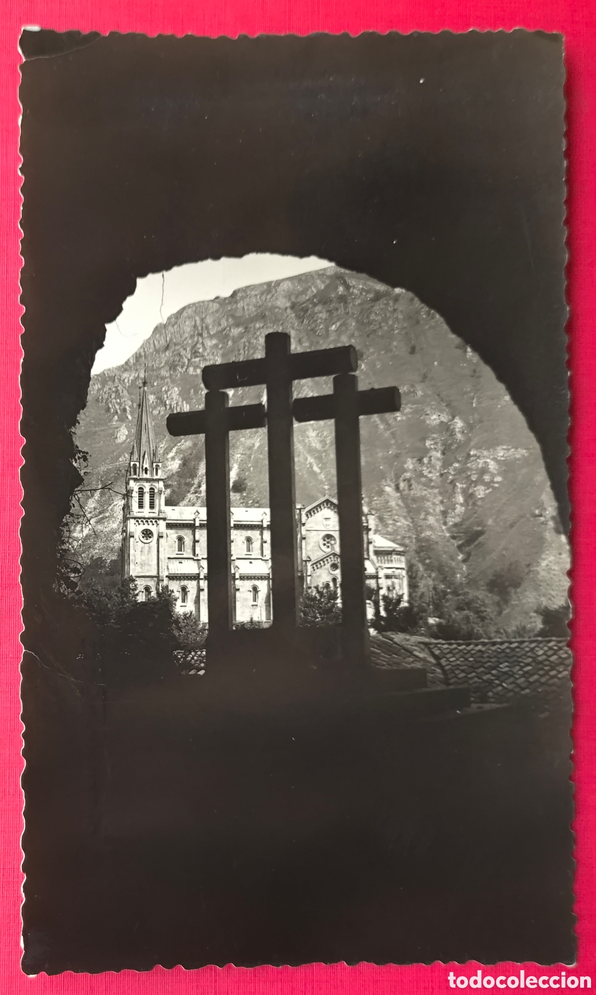 Postales: COVADONGA BAS&Iacute;LICA VISTA DESDE LA CUEVA POSTAL FOTOGR&Aacute;FICA ED. ALARDE ASTURIAS C. 1955