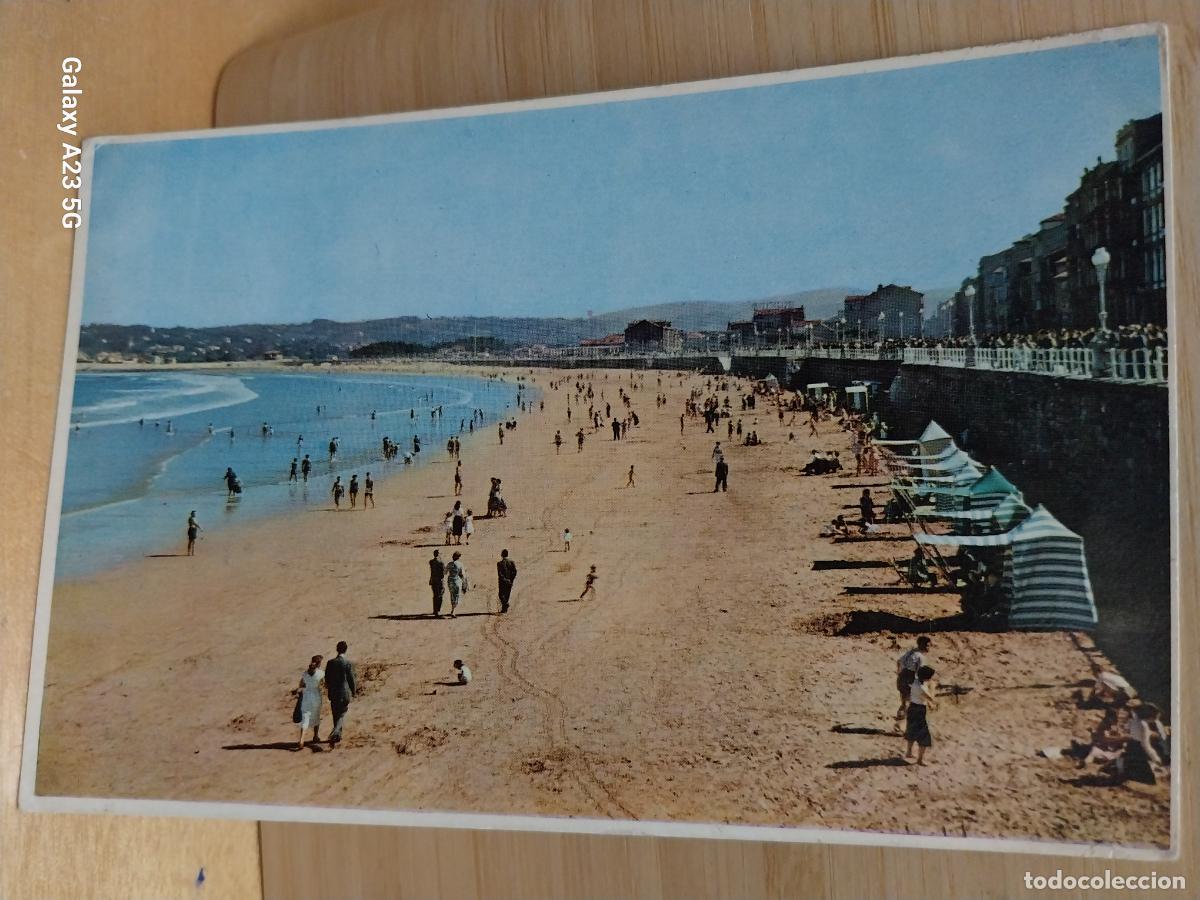 Postales: GIJON PLAYA SAN LORENZO ED ESPERON 17 CIRCULADA A&Ntilde;O 1957 ANIMADA PARASOLES