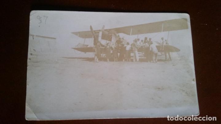 Postales: ANTIGUA POSTAL AVION CON GENTE - Foto 2