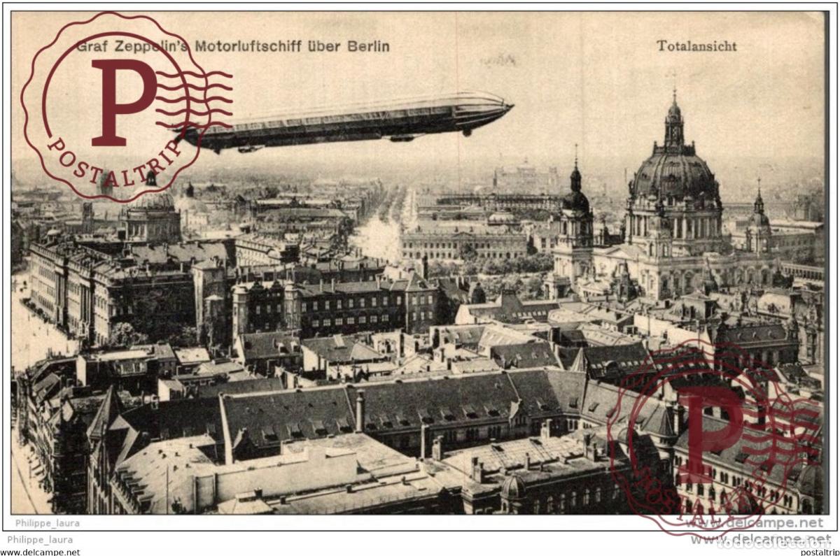 Postcards: Graf Zeppelins Motorluftschiff uber berlin Totalansicht