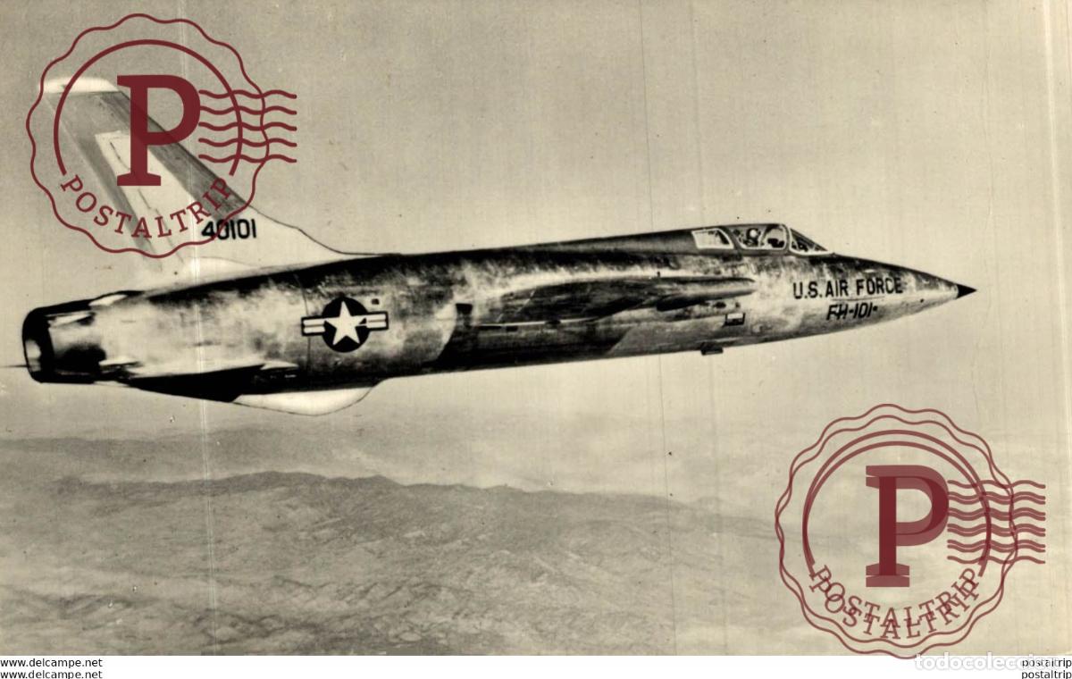 Cartes Postales: RPPC. Republic F-105 Thunderchief. REAL PHOTO POSTCARD. AVIACI&Oacute;N