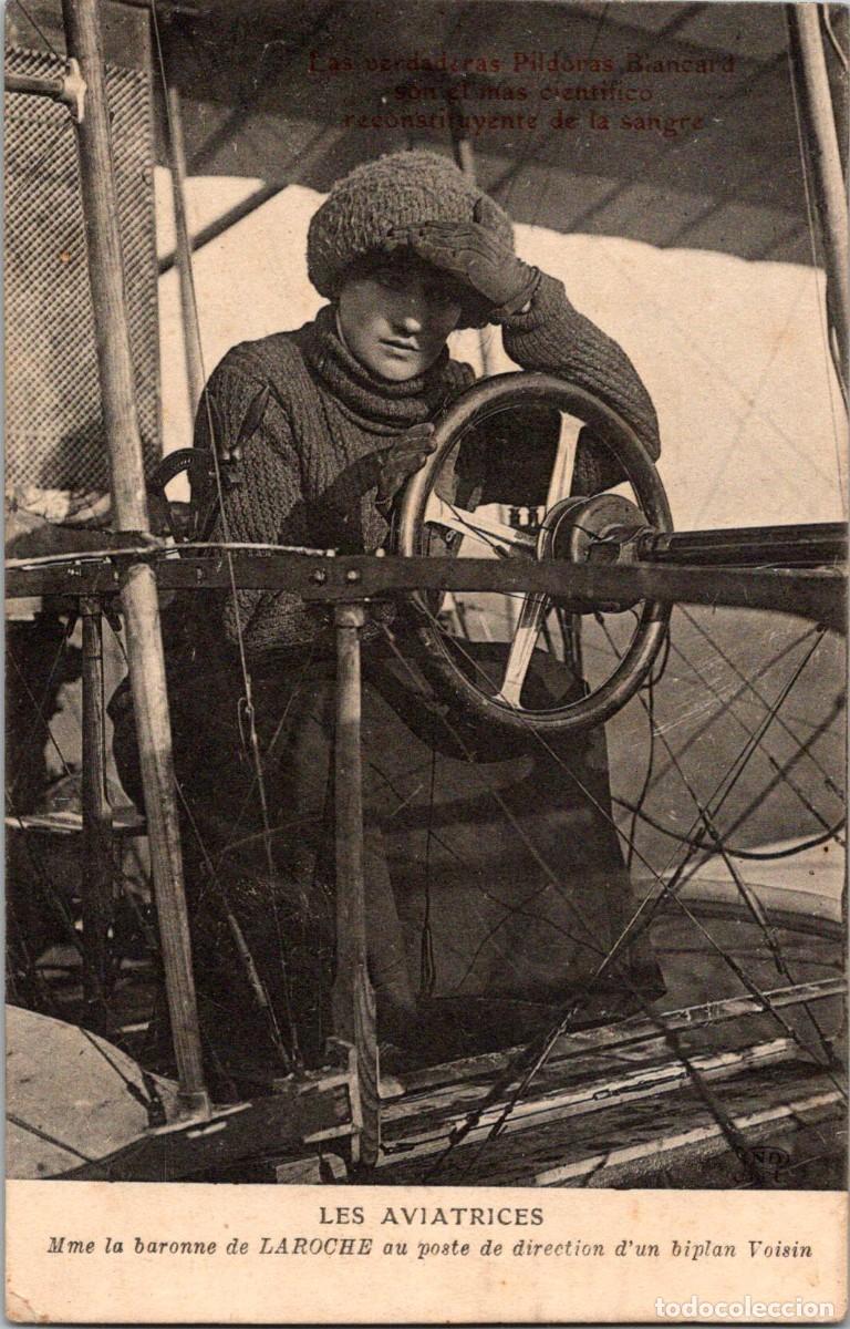 Postales: Les Aviatrices-Mme. la baronne de La Roche au poste de direction -Ofrecido por las P&iacute;ldoras Blancard
