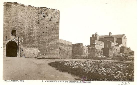 Postales: ALCUDIA - PUERTA DE ENTRADA E IGLESIA - Foto 1