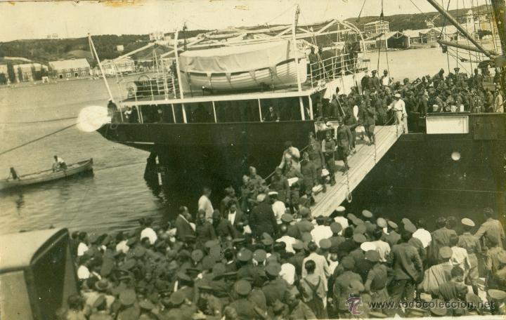 Postales: PUERTO DE MAH&Oacute;N. DESEMBARCO DE TROPAS. VAPOR JAIME II. A&Ntilde;O 1933. FOTOGR&Aacute;FICA.