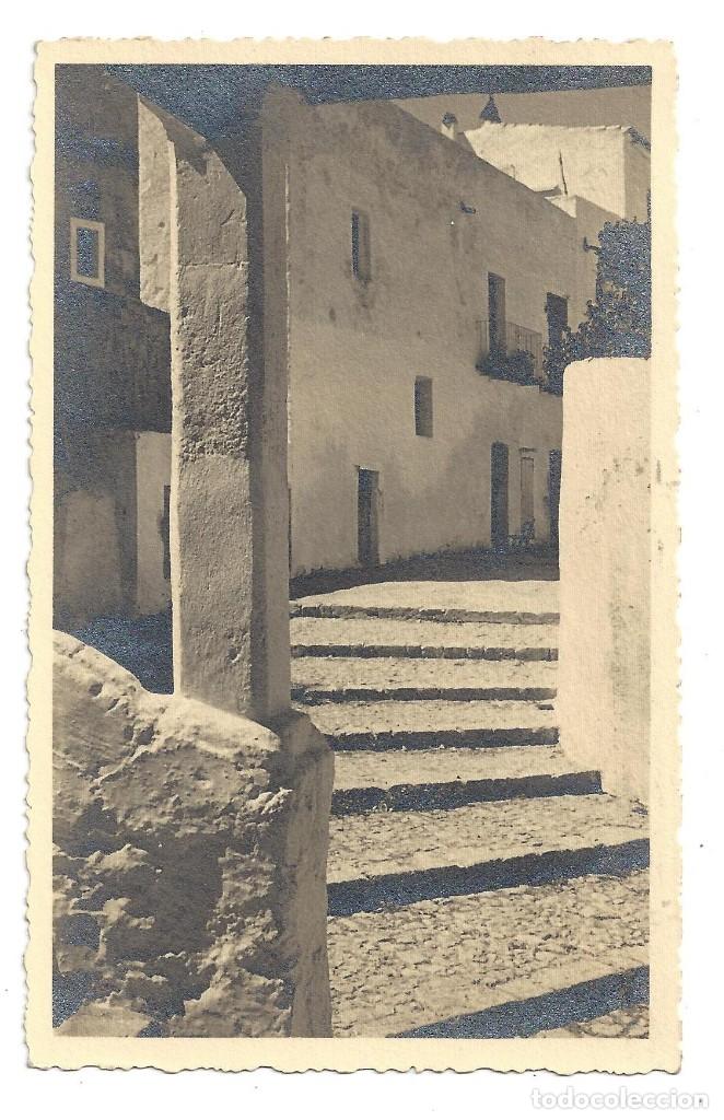Postales: BALEARES- IBIZA.- N&ordm; 102, UNA CALLE T&Iacute;PICA. EXCLUSIVA VI&Ntilde;ETS. CIRCULADA- 1944