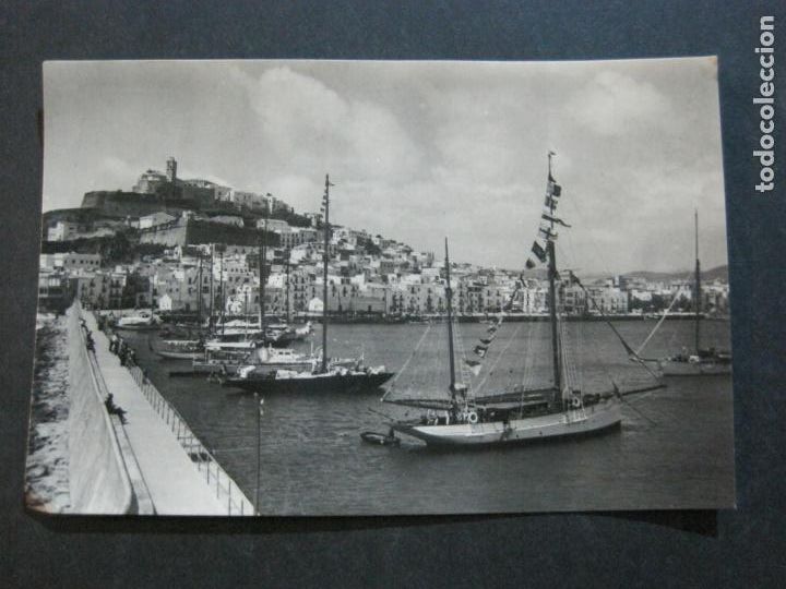 Postales: IBIZA-LA CIUDAD Y EL PUERTO-VI&Ntilde;ETS FOTO-POSTAL ANTIGUA-(72.003)