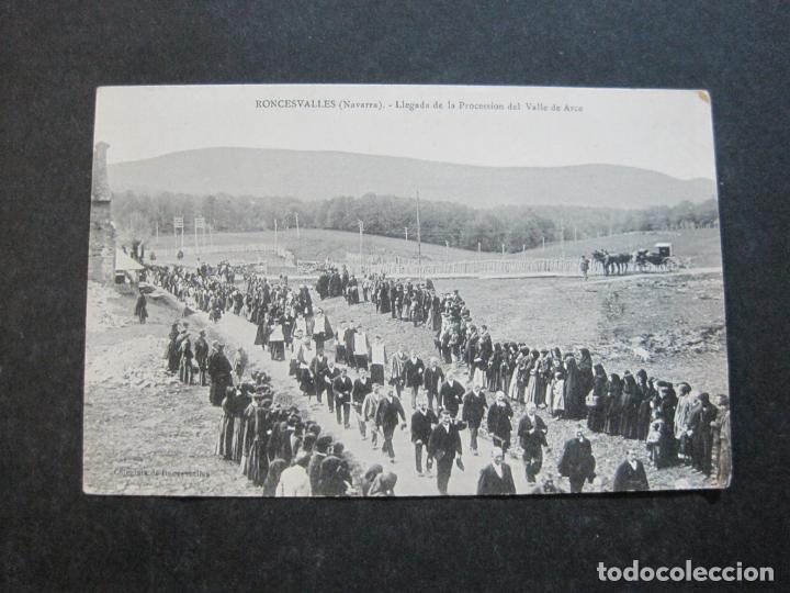 Cartoline: RONCESVALLES-LLEGADA DE LA PROCESSION DEL VALLE DE ARCE-POSTAL ANTIGUA-VER FOTOS-(75.385)