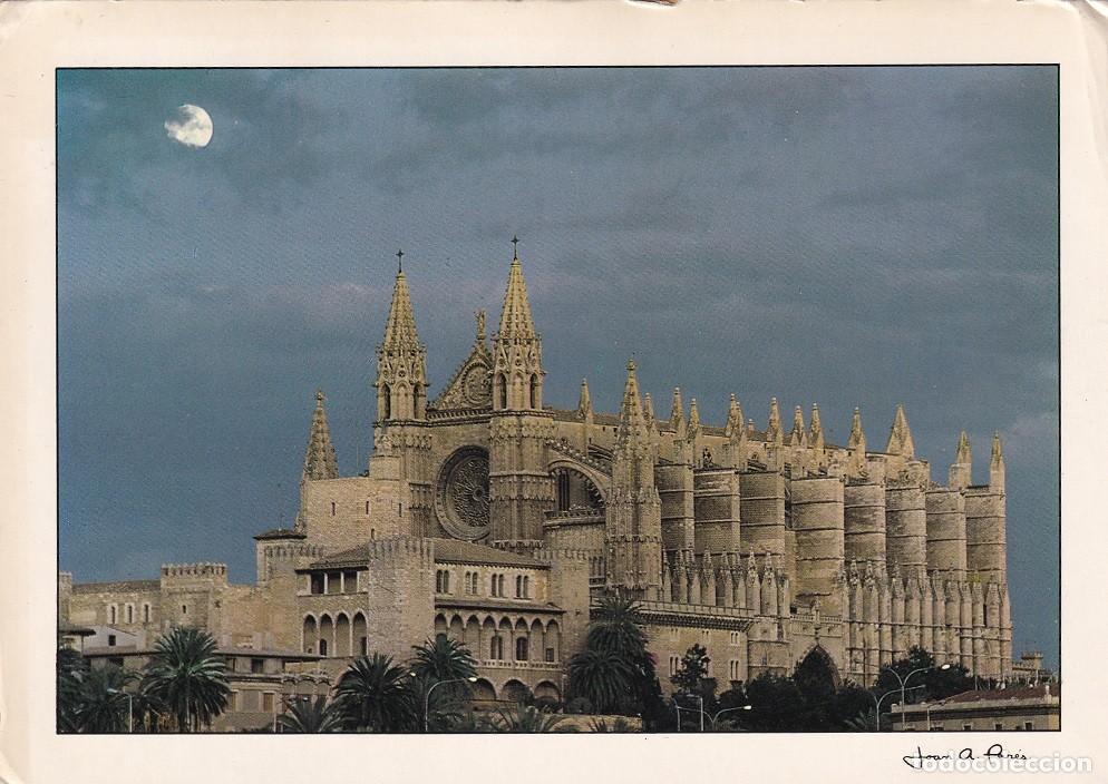 Postales: La Ciutat de Mallorca - La Seu i la lluna plena / Fotografia d'En Joan A. Par&eacute;s.