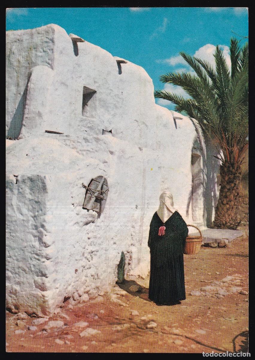 Postales: Ibiza. *Traje y edificaciones t&iacute;picos* C. y P. n&ordm; 4537. Circulada. - Foto 1