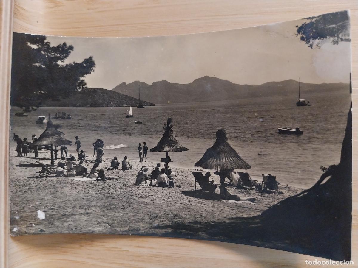 Postales: FORMENTOR MALLORCA PLAYA ED ORO 5123 SOMBRILLAS MUY ANIMADA BN PRECIOSA DESPERFECTO
