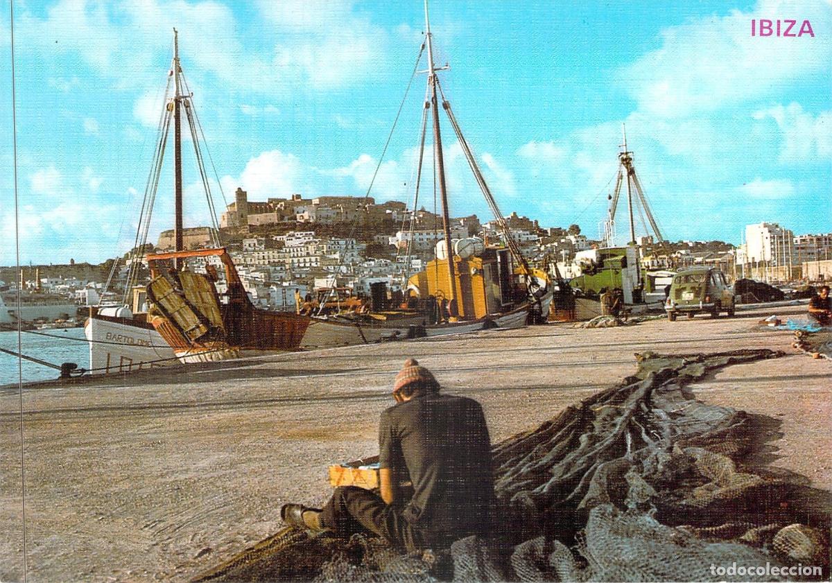 Postales: Postal del Puerto de Ibiza con Vista de Dalt Vila y Barcos de Pesca