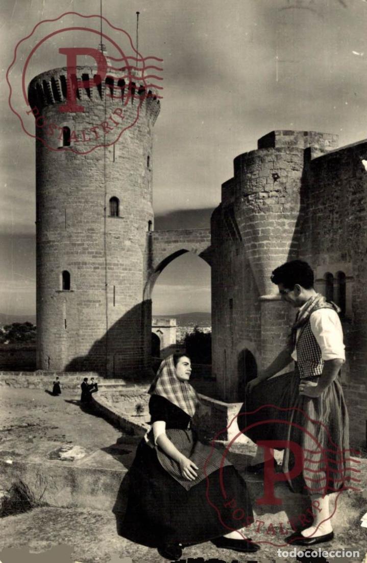 Postales: PALMA DE MALLORCA. Pareja Mallorquina En Castillo De Bellver . MALLORCA. ISLAS BALEARES. ESPA&Ntilde;A ESPA